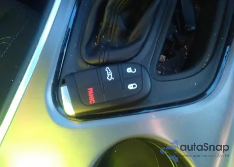 2021 Dodge Challenger Sxt z USA, uszkodzony, nr VIN 2C3CDZAG9MH597298